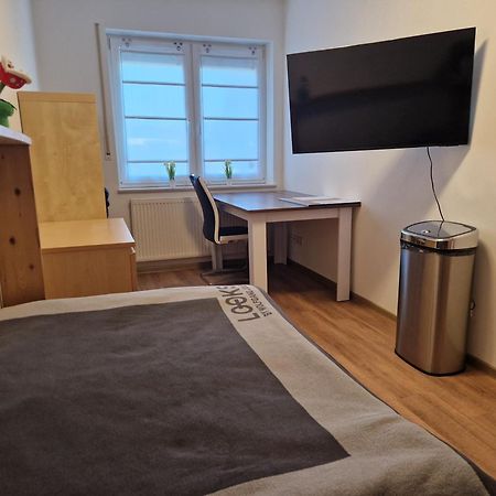 Einzelzimmer In Ruhiger Lage --- Check-In Mit Schluesselkasten メッペン エクステリア 写真