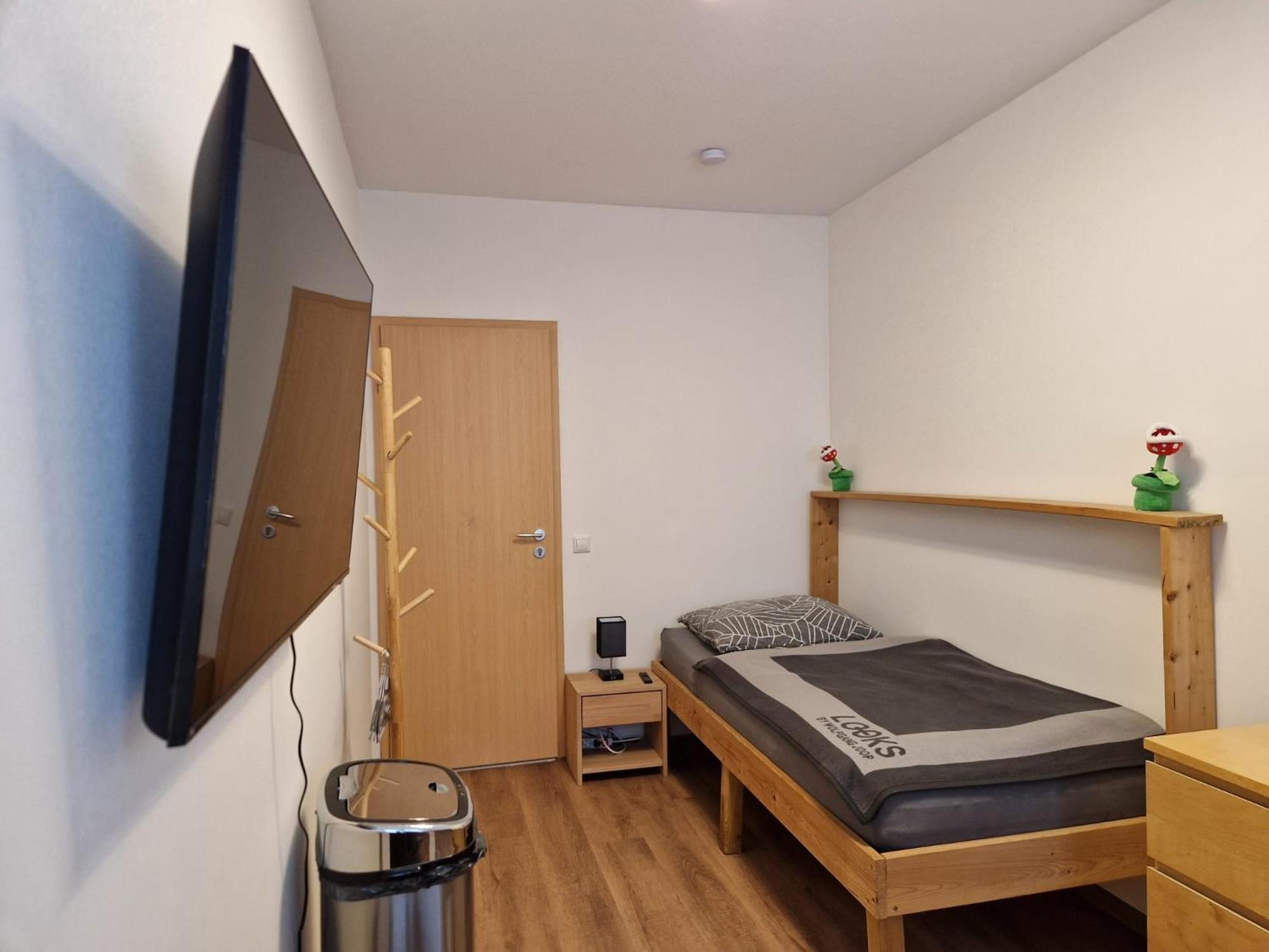 Einzelzimmer In Ruhiger Lage --- Check-In Mit Schluesselkasten メッペン エクステリア 写真